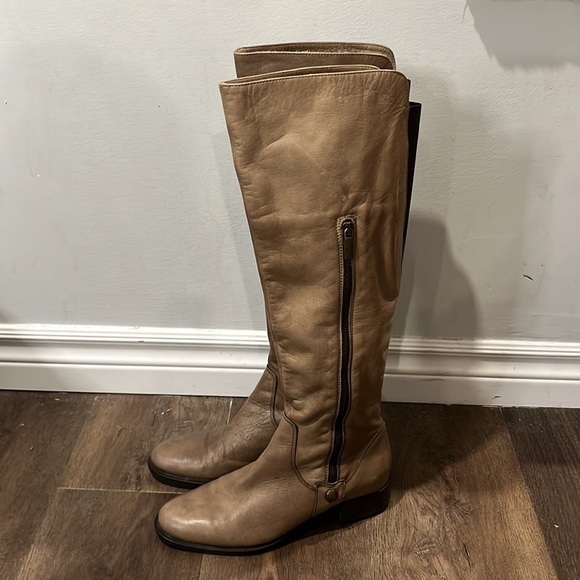 Browns made in Italy size 7 1/2 tan leather boots, calf extenders, small heel - Picture 5 of 9